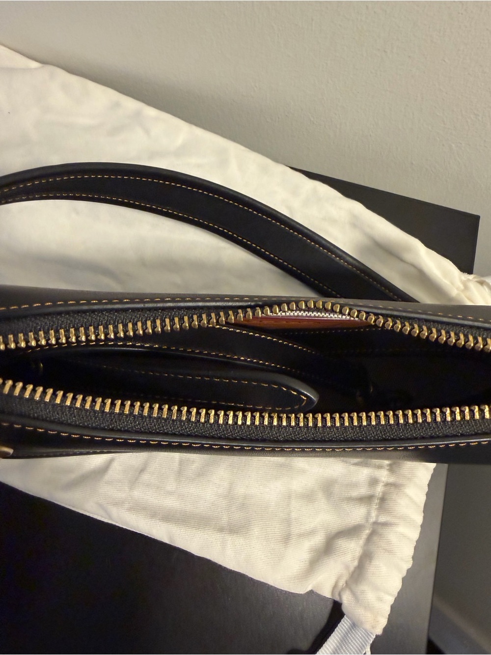 Coach Swinger 20 in Brass/Black - Picture 5 of 7